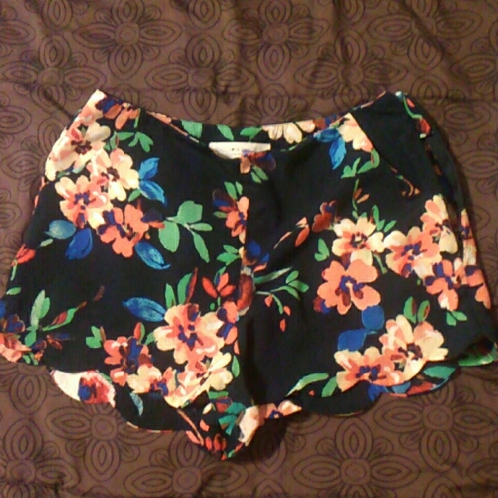 Shorts with floral print